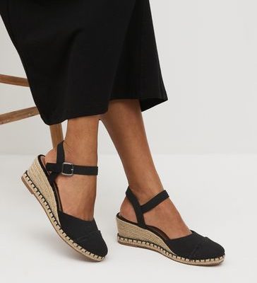 NOR357 Black Toe Cap Closed Toe Wedges